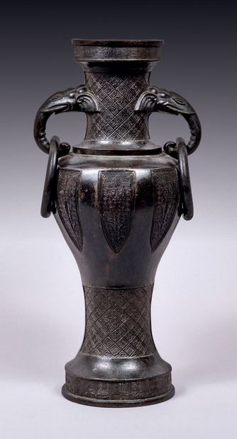 CHINE - XIXe siècle.
Baluster vase with high...
