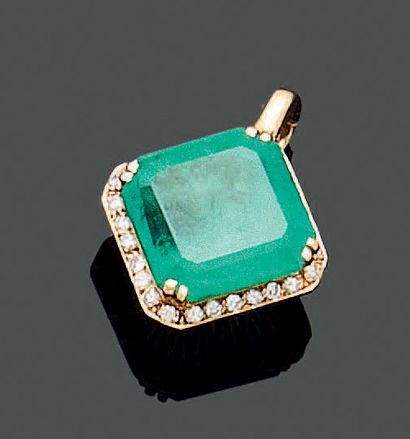 Pendant in 18K (750) yellow gold, set with...