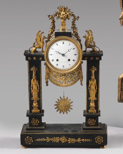 Portico clock in black marble and gilt bronze,...