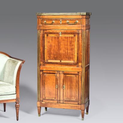 Small secretary in mahogany inlaid with rosewood...