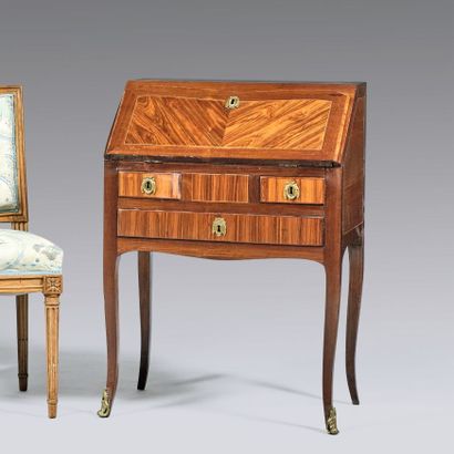 Sloping desk in veneer inlaid with nets drawing...