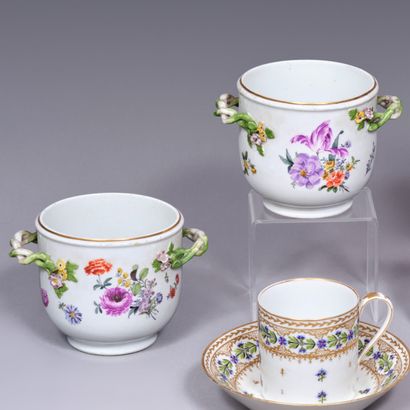 MEISSEN, 18th century. Pair of glass coolers...
