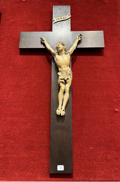 Christ in carved ivory. 18th century. On...