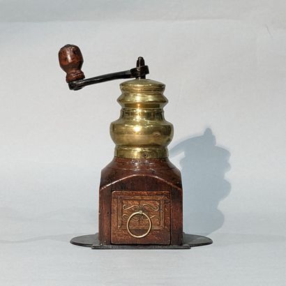 Pepper mill in natural wood and brass, each...