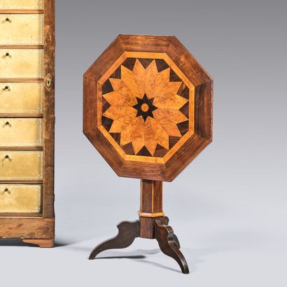 Pedestal table in rosewood and lemon tree...