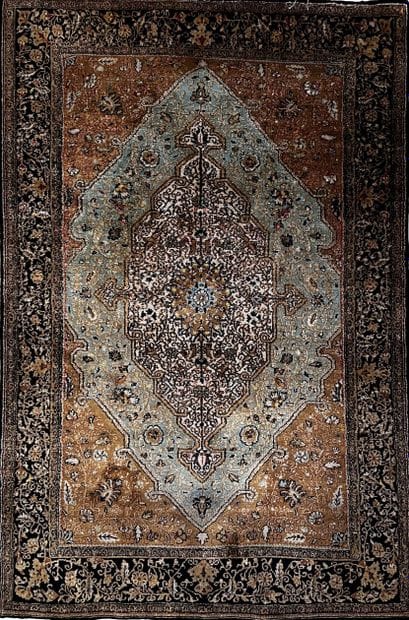 Oriental carpet in wool and silk decorated...