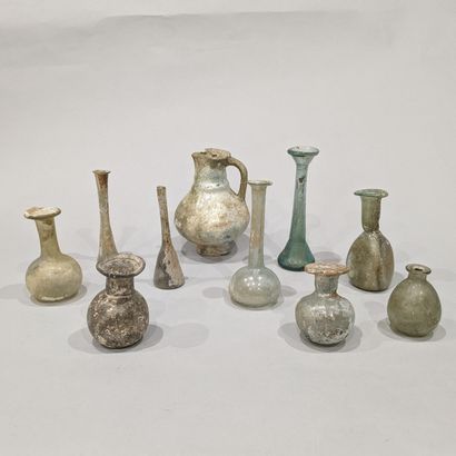 Lot composed of nine antique glasses including...