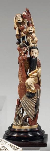 Statuette de personnage assis sur un dragon...