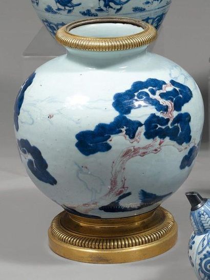 Chine
Pot à panse sphérique en porcelaine...