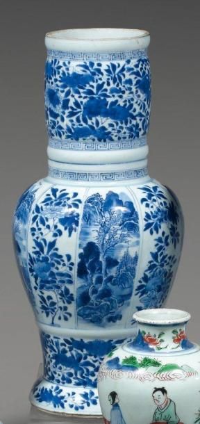 Chine
Vase de forme balustre à haut col en...