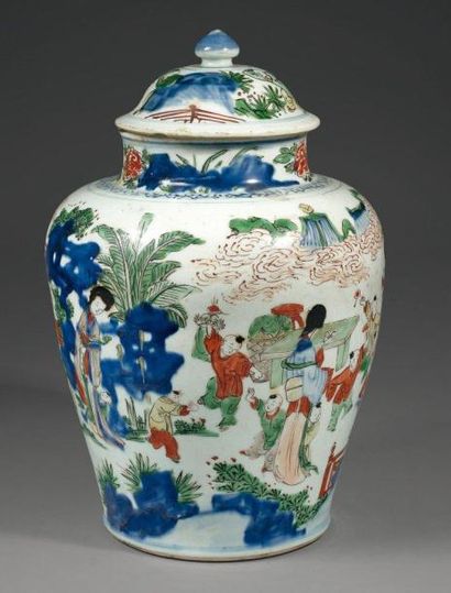 Chine
Potiche couverte en porcelaine décorée...