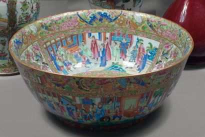 Chine
Vasque ronde en porcelaine blanche...