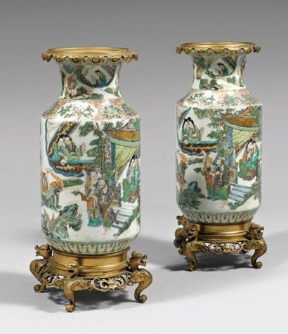 Chine
Paire de vases balustre en porcelaine...