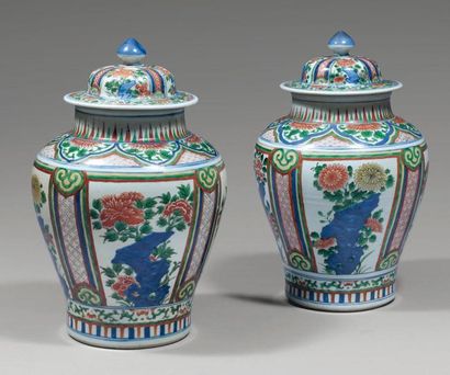 Chine
Paire de potiches balustre en porcelaine...