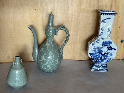 CHINA ceramics, 20th century: white porcelain...