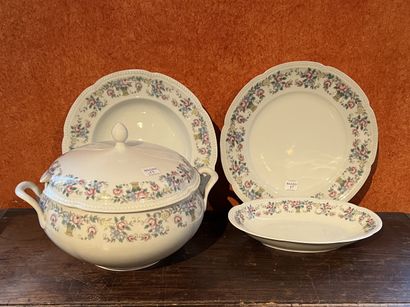 Case : BAVIERE. Part of table service in...