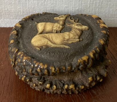 Small box in antler, the lid carved with...