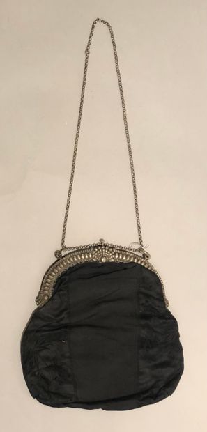 Aumônière in black grosgrain, the setting...