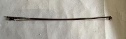 Bow in pernambuco wood. L. 63,5 cm. Acci...