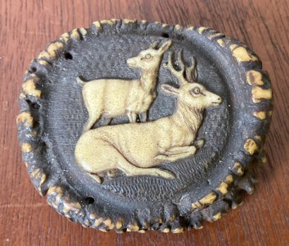 Small box in antler, the lid carved with...