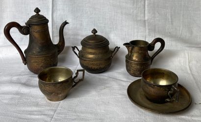 Tea service in silver plated metal with friezes...