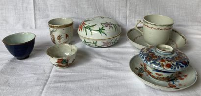 Set of porcelain of China with polychrome...