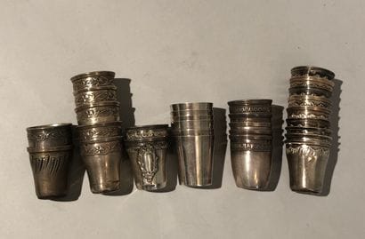 Set of silver (925) liqueur cups: decorated...