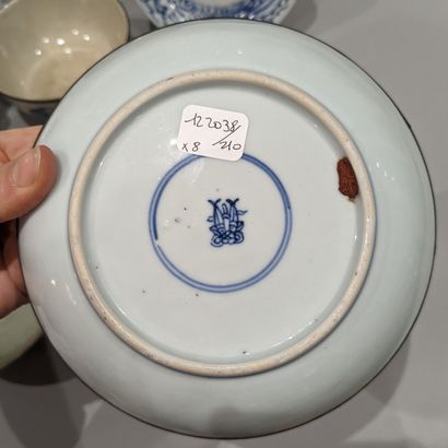 Far East: porcelain cup with blue and white...