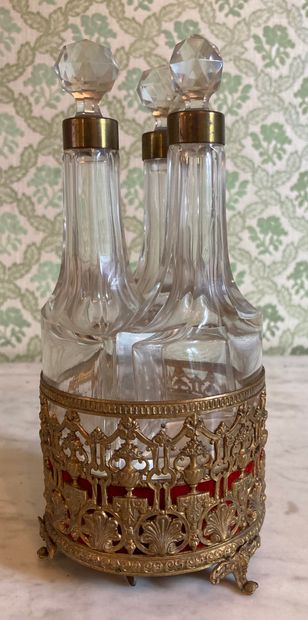 Perfume set forming a music box, the three...