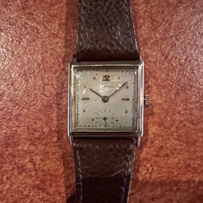 Watch in 18K (750) yellow gold, the quadrangular...
