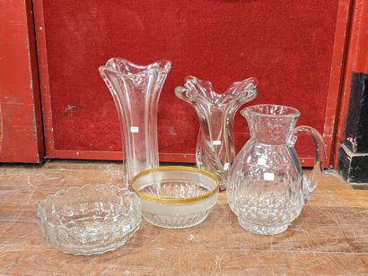 Case: two cut crystal jars; two crystal vases,...