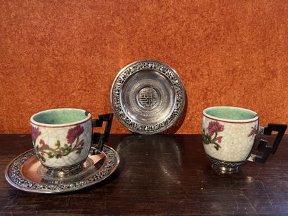 Service tête-à-tête, the cups in polychrome...