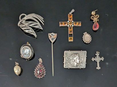 Silver jewelry (925 and 800) : - brooch featuring...