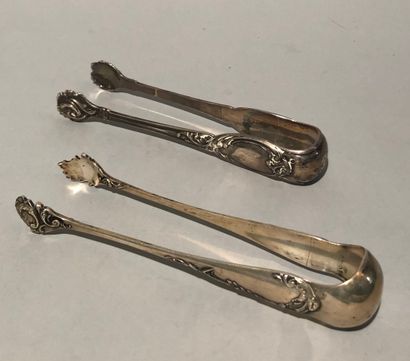 Two silver sugar tongs (925), decorated with...