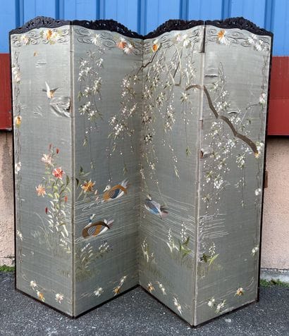 Four-leaf screen, the carved wooden frame,...