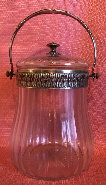 Cookie bucket in cut crystal of ribs, the...