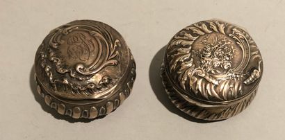 Two silver pill boxes (925) : the first one...