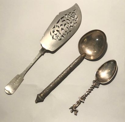 Silver set (800), including: a pie server,...
