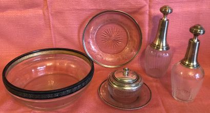 Set of crystals with engraved or cut decoration,...