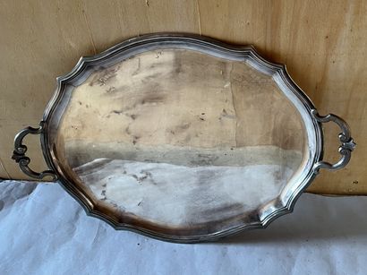 Oval serving tray in silver plated metal...