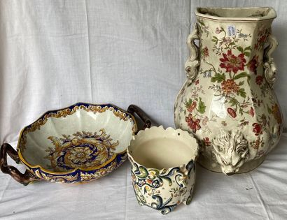 Case of earthenware: body of fountain; dishes;...