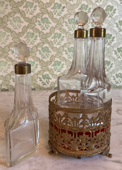 Perfume set forming a music box, the three...