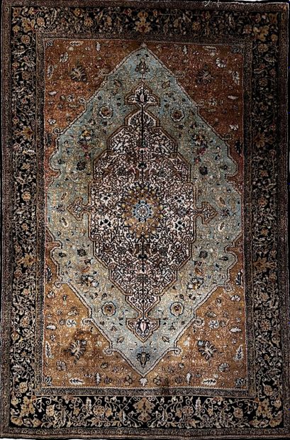 Oriental carpet in wool and silk decorated...