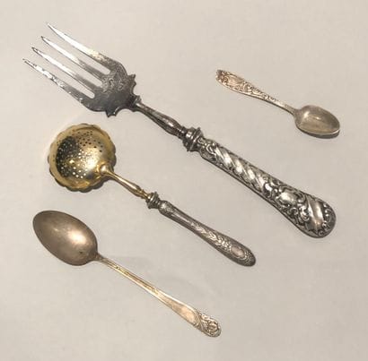 Filled silver handle serving utensils (800):...