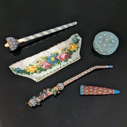 Small set of five pieces in pearl with flowers...