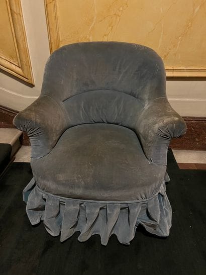 Set of seats: - toad chair, blackened wood...