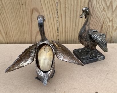 Table duck in silver plated metal, the unfolding...