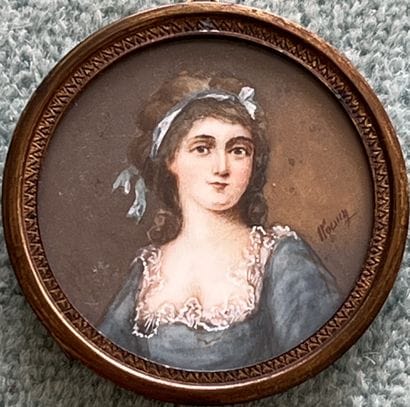 Round miniature representing a young woman...