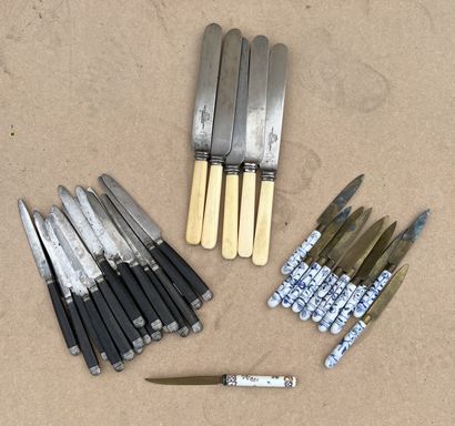 Suite of knives: - eight knives with porcelain...