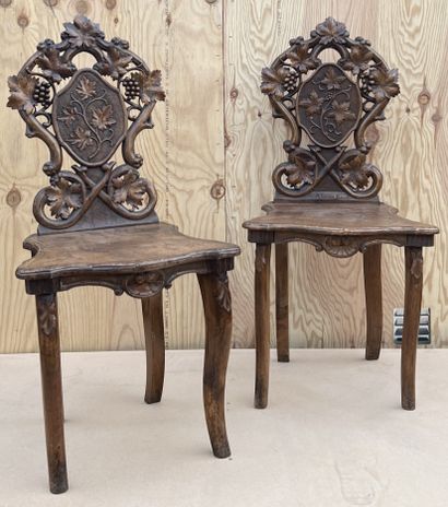 Pair of chairs in natural wood, the cut out...